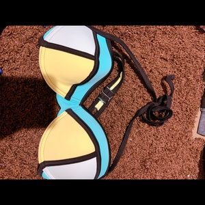 TRIANGLE MATERIAL BIKINI